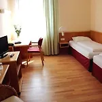 Reinisch Just 3* Schwechat
