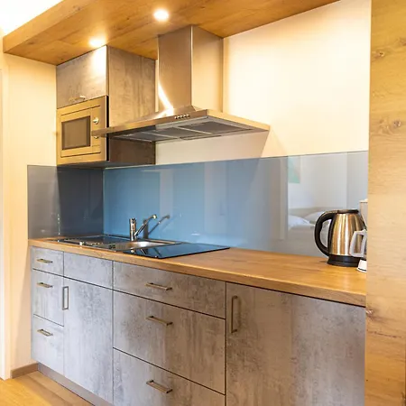 Reinisch Just 3* שווכאט